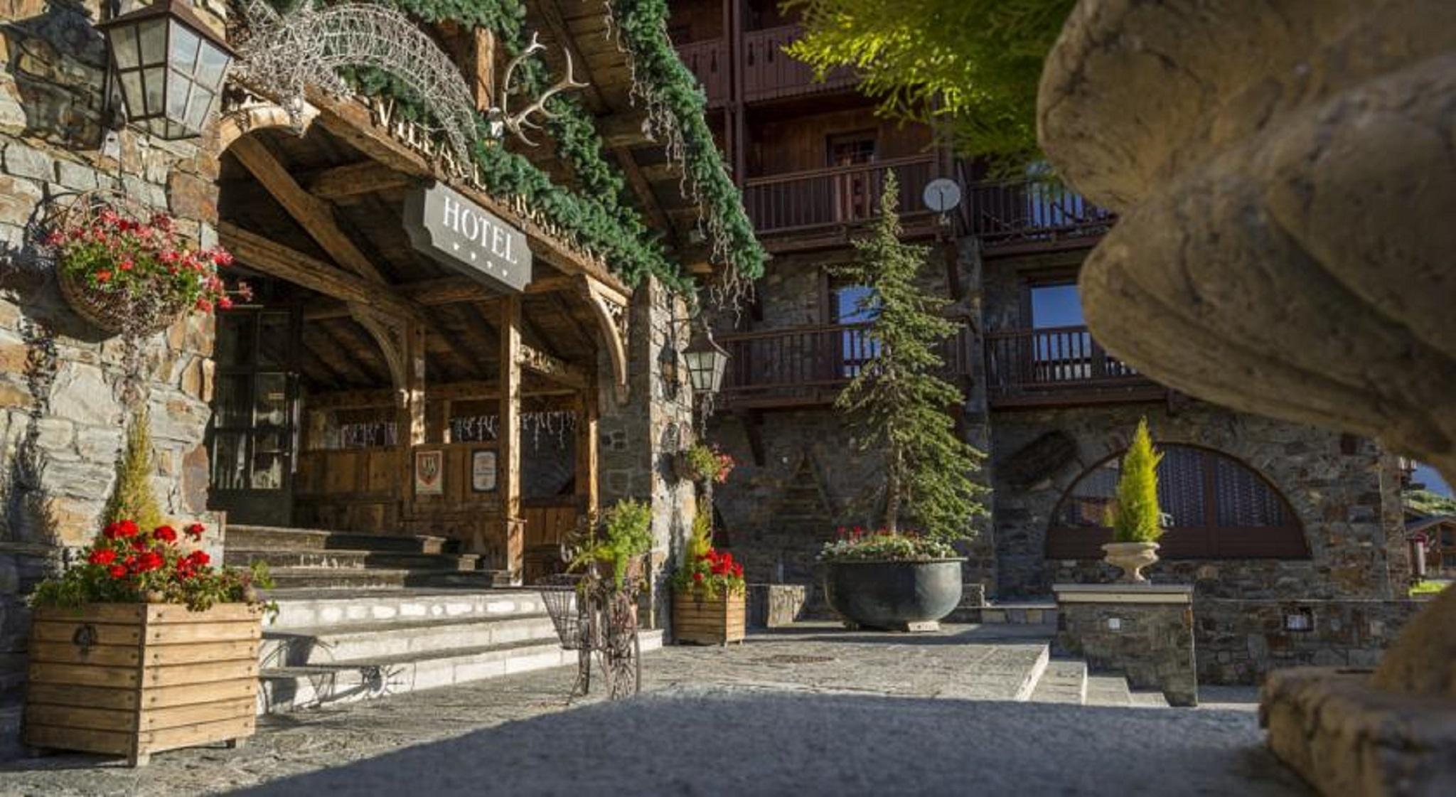 Hotel Village Montana By Les Etincelles Tignes Bagian luar foto