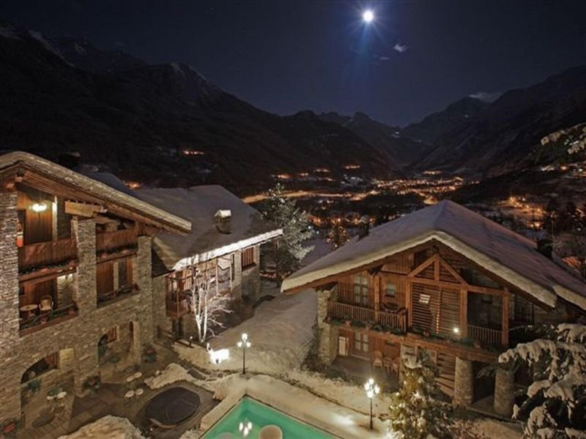 Hotel Village Montana By Les Etincelles Tignes Bagian luar foto